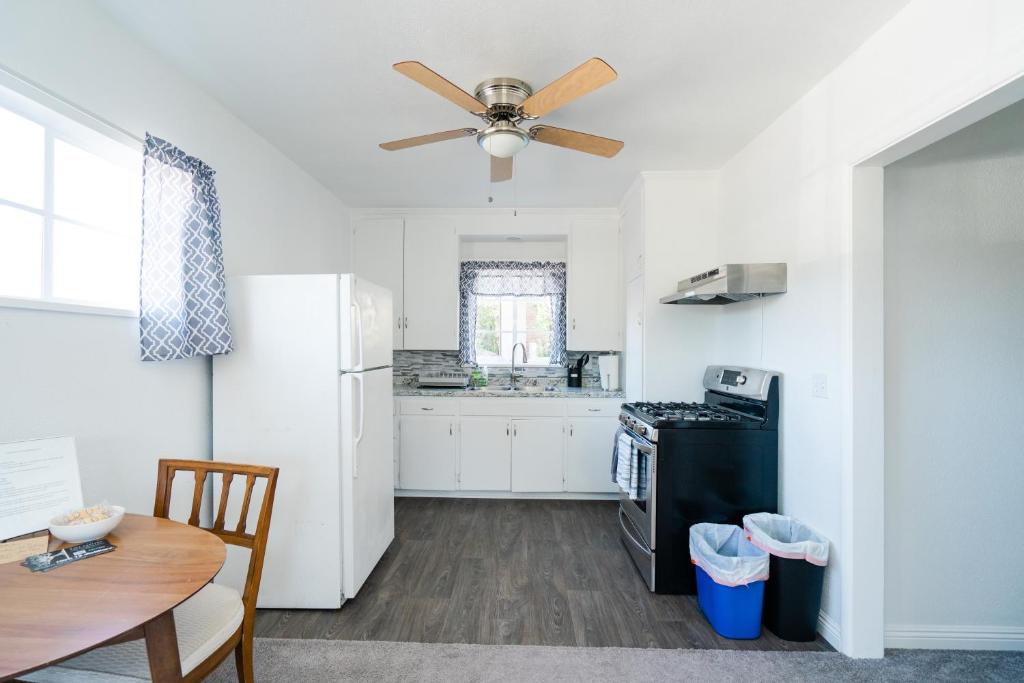 Solvang Bungalow A photo 3