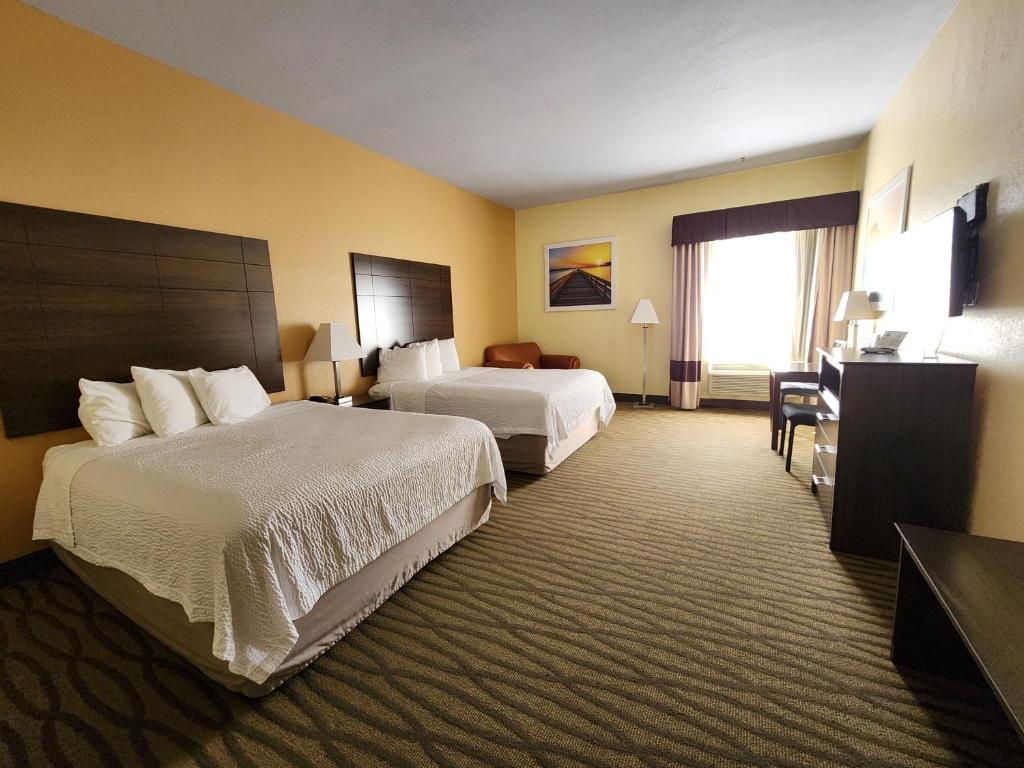 Days Inn & Suites by Wyndham Pasadena image