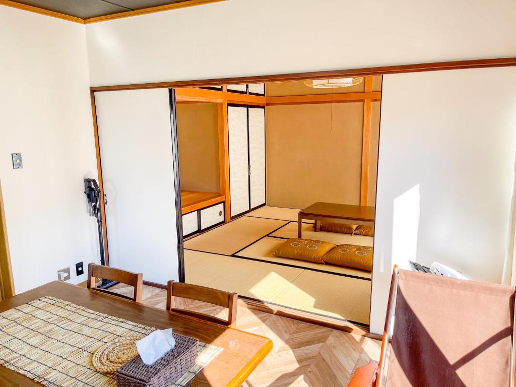 【MeTeL】窓辺から壮大な富士が拝める。リノベーション済み一等貸し宿泊施設 photo 1