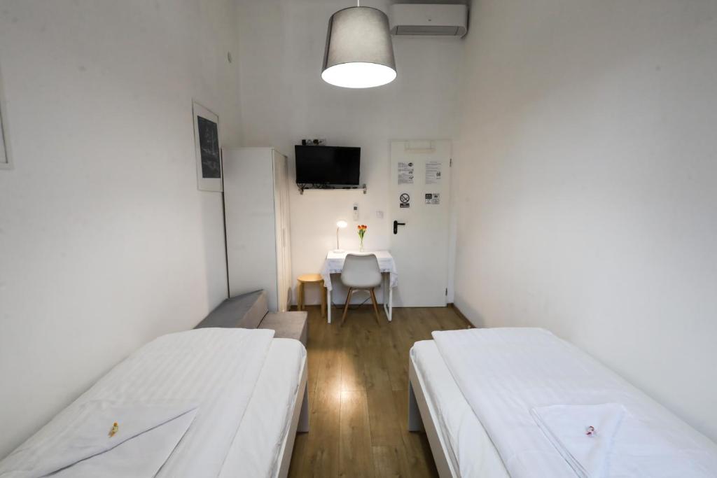 Pest-port apartment 4 rooms for 16 person
