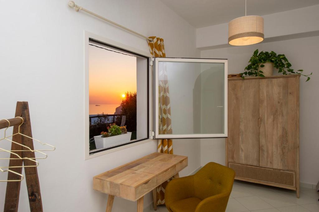 Aria di Mare,near elevator, few steps, parking, garden