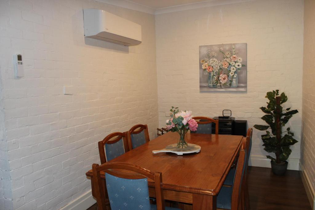 The Cosy House - Central Albury photo 2