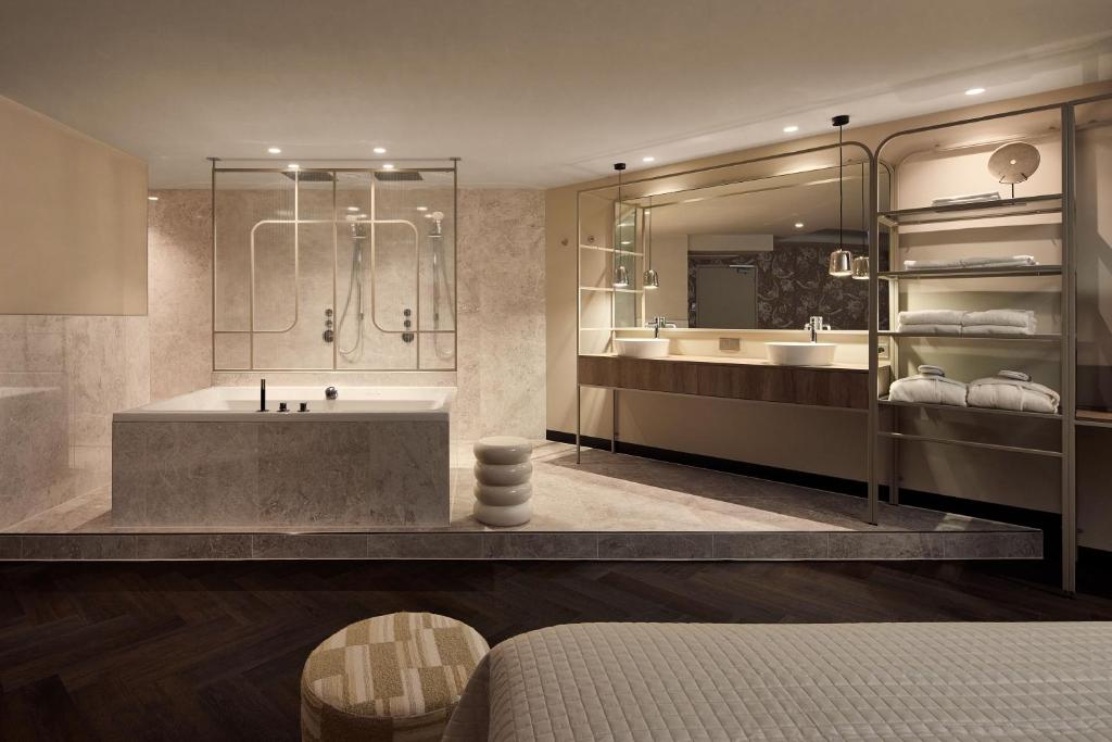 Van der Valk Hotel Groningen Zuidbroek photo 1