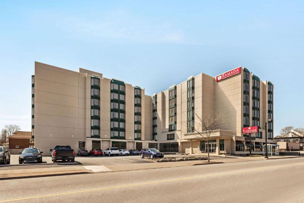 Ramada By Wyndham Niagara Falls near the Falls photo 2
