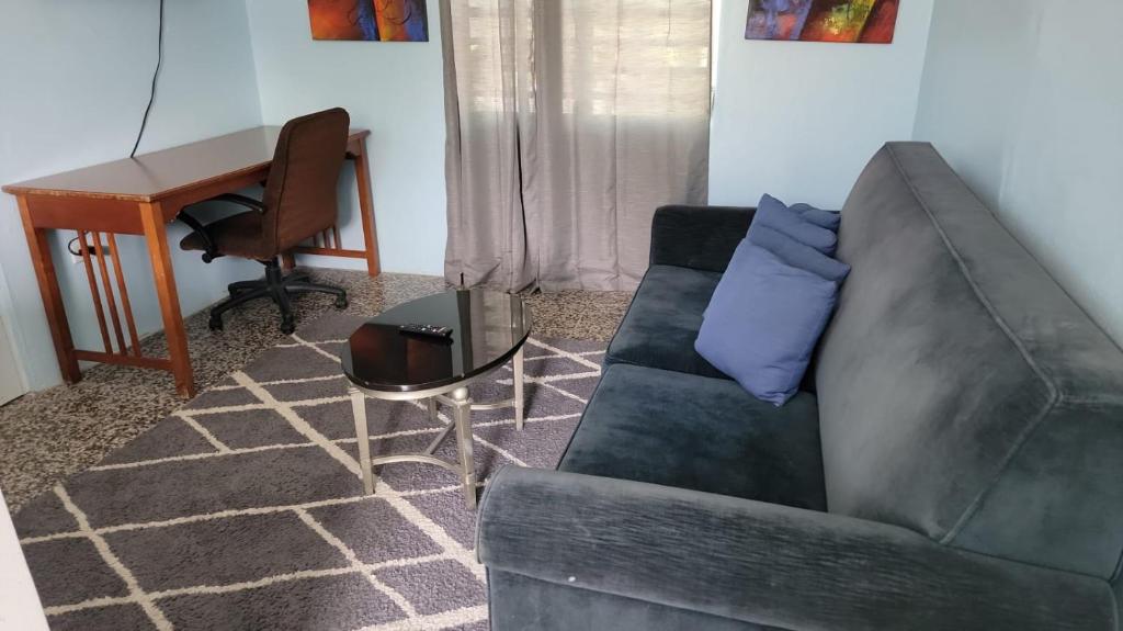 Large Space close to Ferry with Ocean view, Unit 6 photo 1