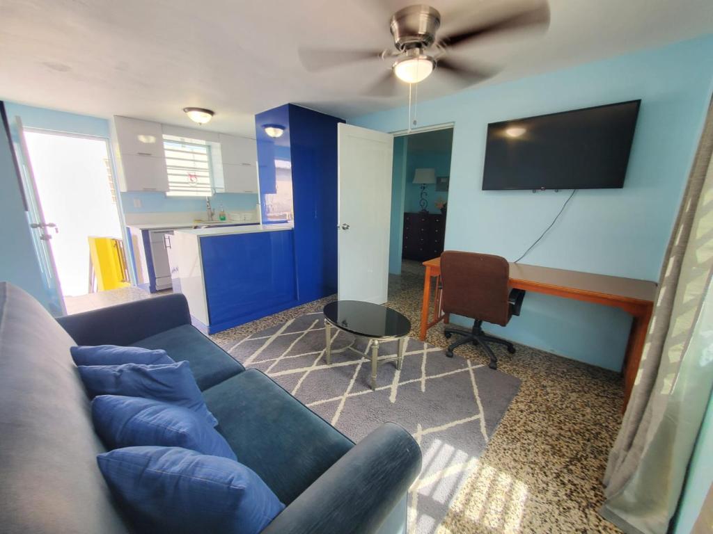 Large Space close to Ferry with Ocean view, Unit 6 photo 2