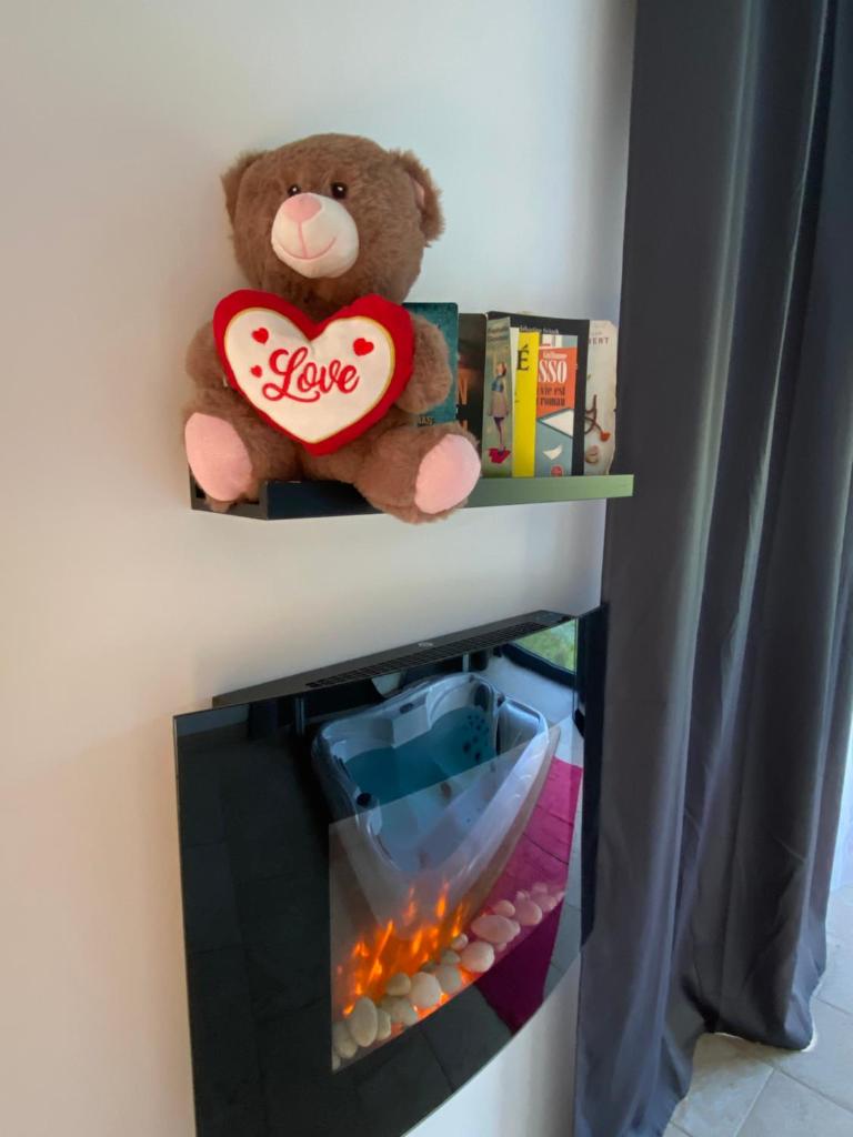 LOVE AND BULLES photo 1