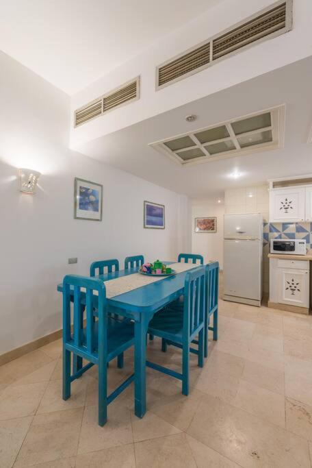 Abutig Marina flat ground floor - Tap to explore photos