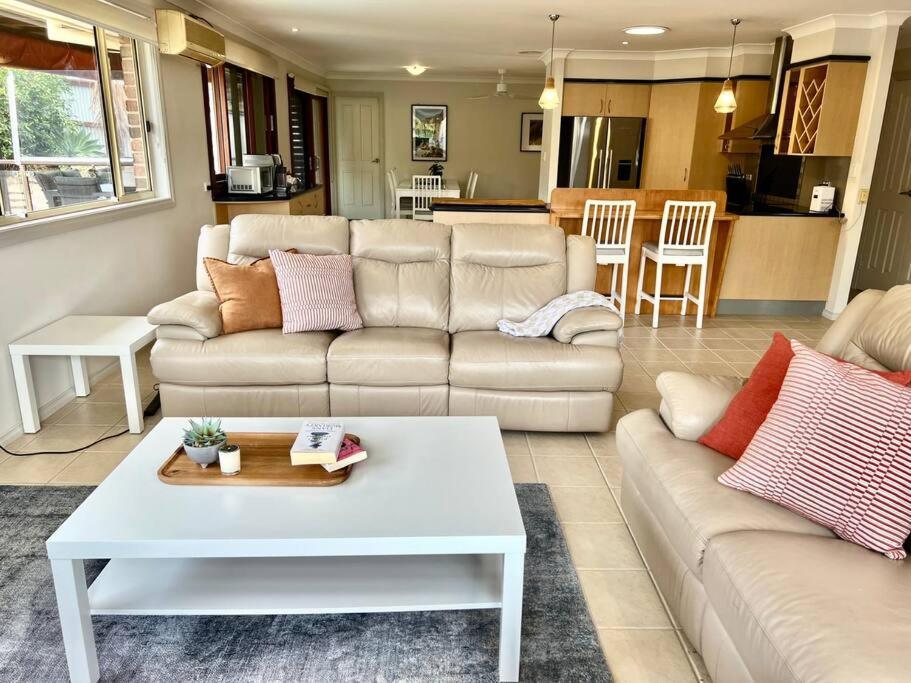 Alkira - comfy home with pool photo 1