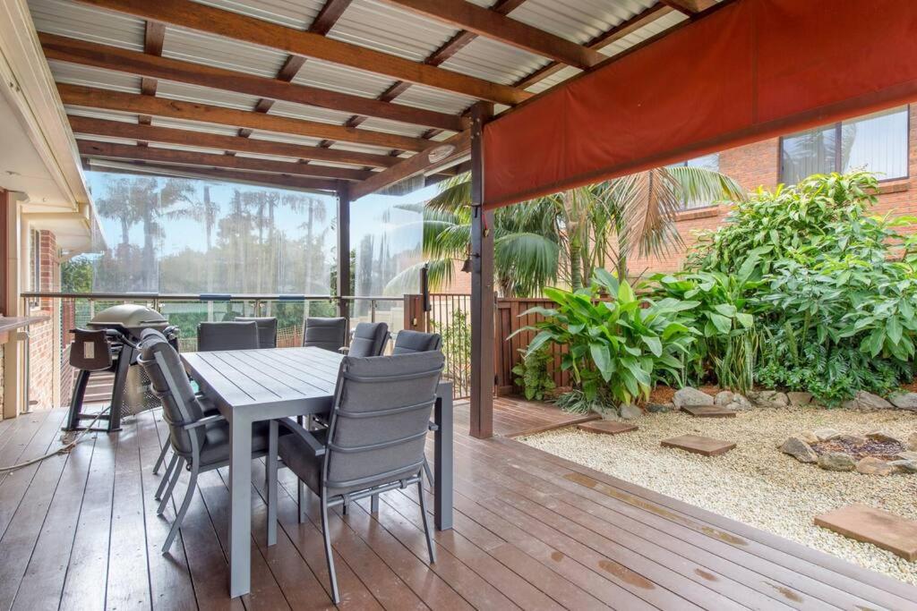 Alkira - comfy home with pool photo 3