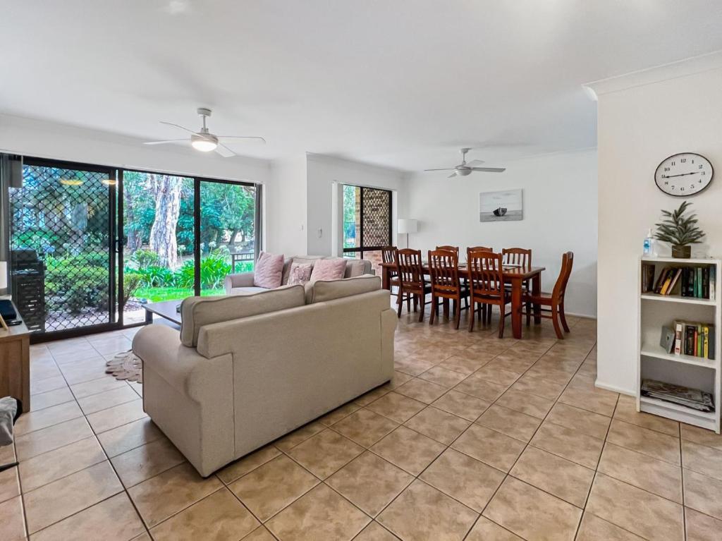 Bay Parklands Unit 59 2 Gowrie Avenue photo 3