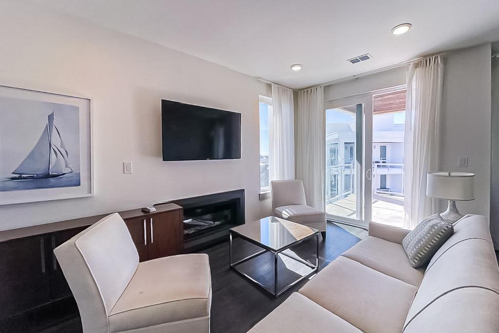 The Pointe 3-341