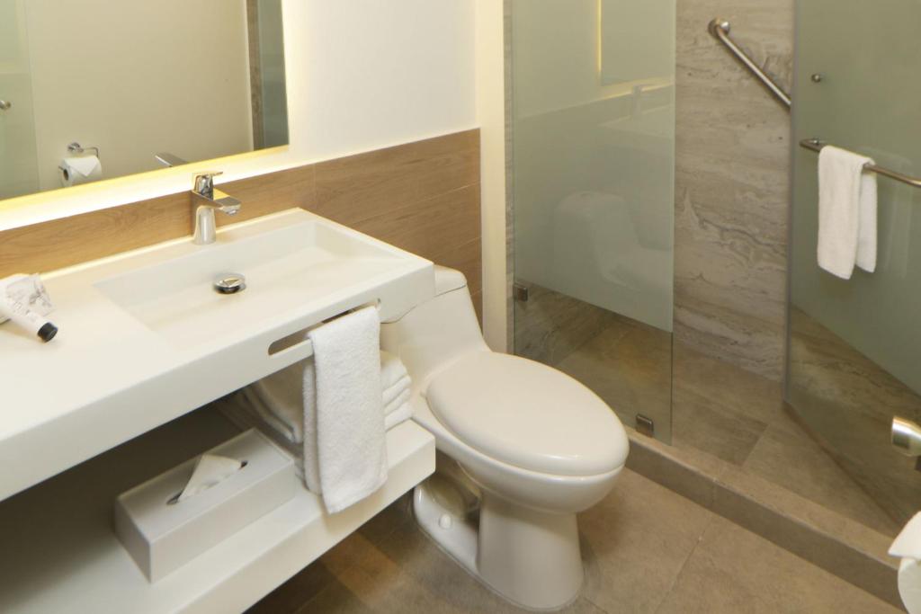 City Express Plus by Marriott Guadalajara Providencia - Tap to explore photos