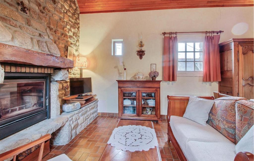 Nice Home In Ploudalmzeau With Wi-fi photo 2