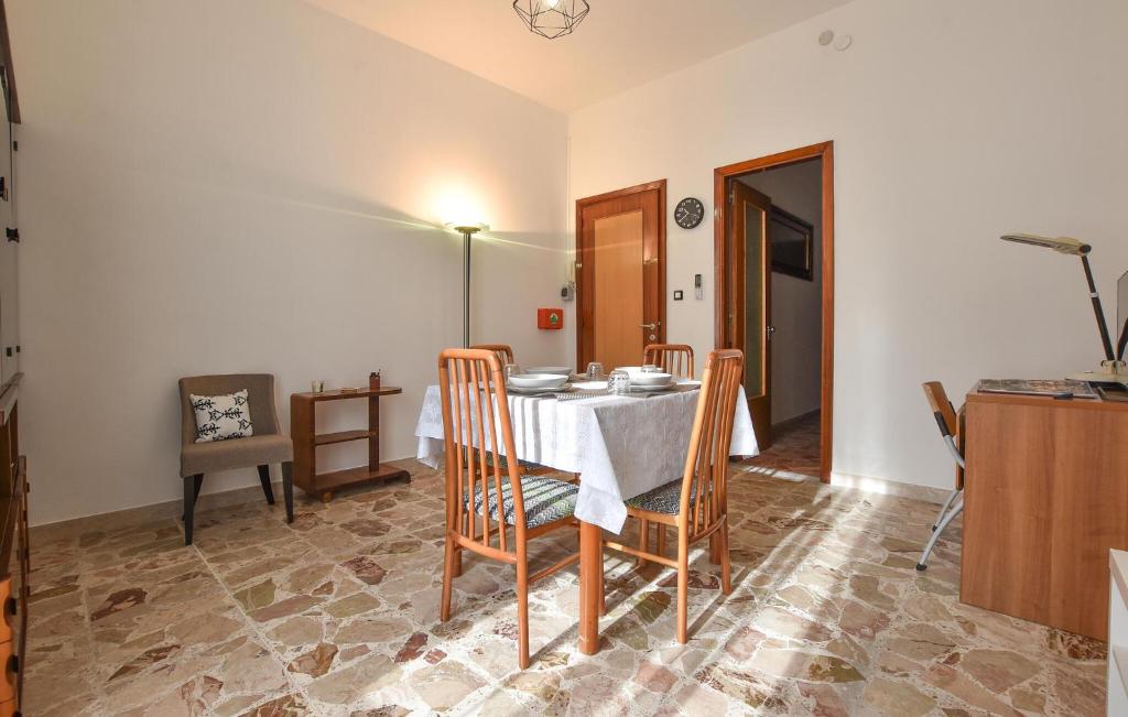 Stunning Apartment In Chiaramonte Gulfi With Wi-fi photo 1