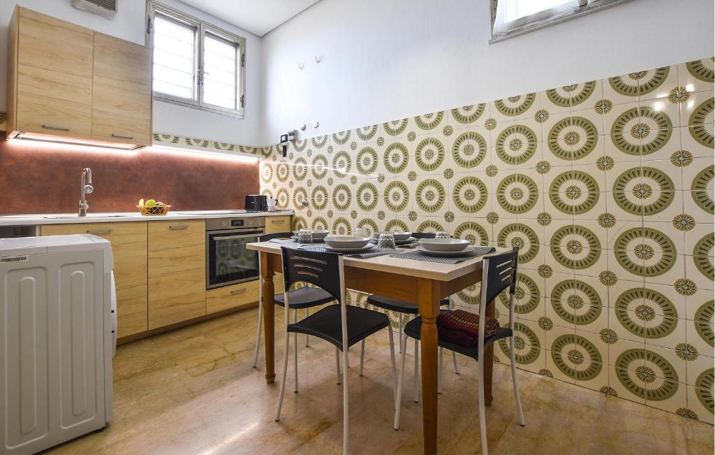 Gorgeous Apartment In Chiaramonte Gulfi With Kitchen photo 2