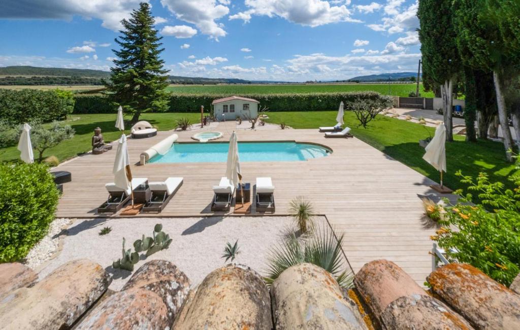 Beautiful Home In Les Mes With Outdoor Swimming Pool