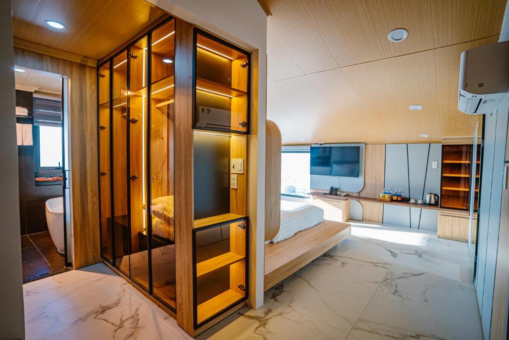 Xuân Home Room Type - Signature Suite