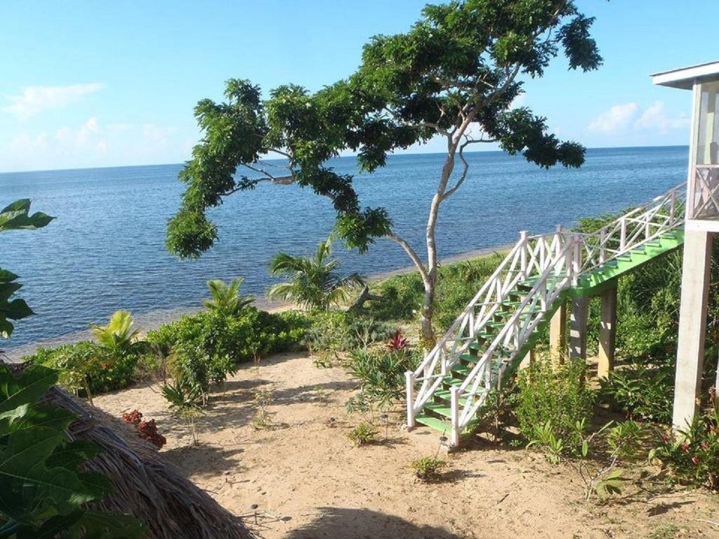 Guanaja Caribbean Cottages photo 1
