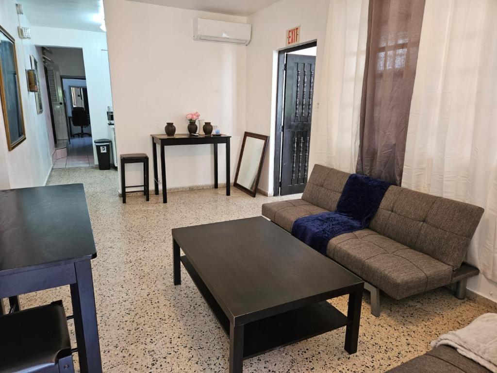 Newly remodeled 2nd Floor Unit, 5 BR photo 2