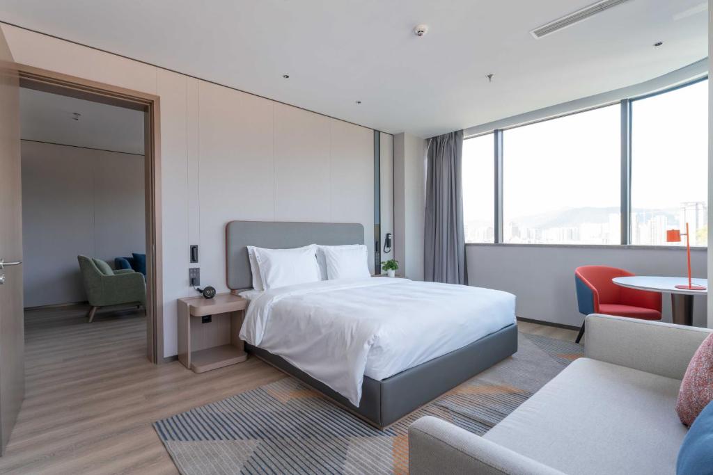 Holiday Inn Express Bazhong Center, an IHG Hotel photo 2