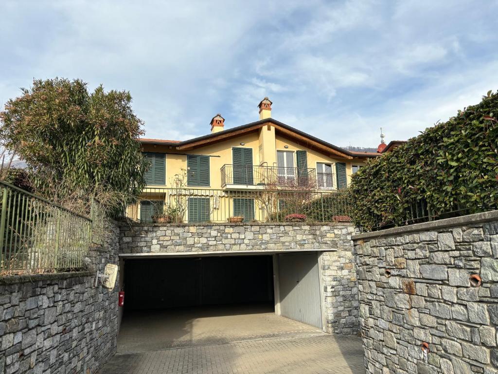 Apartment with balcony and garage Dongo - Larihome A48 photo 4