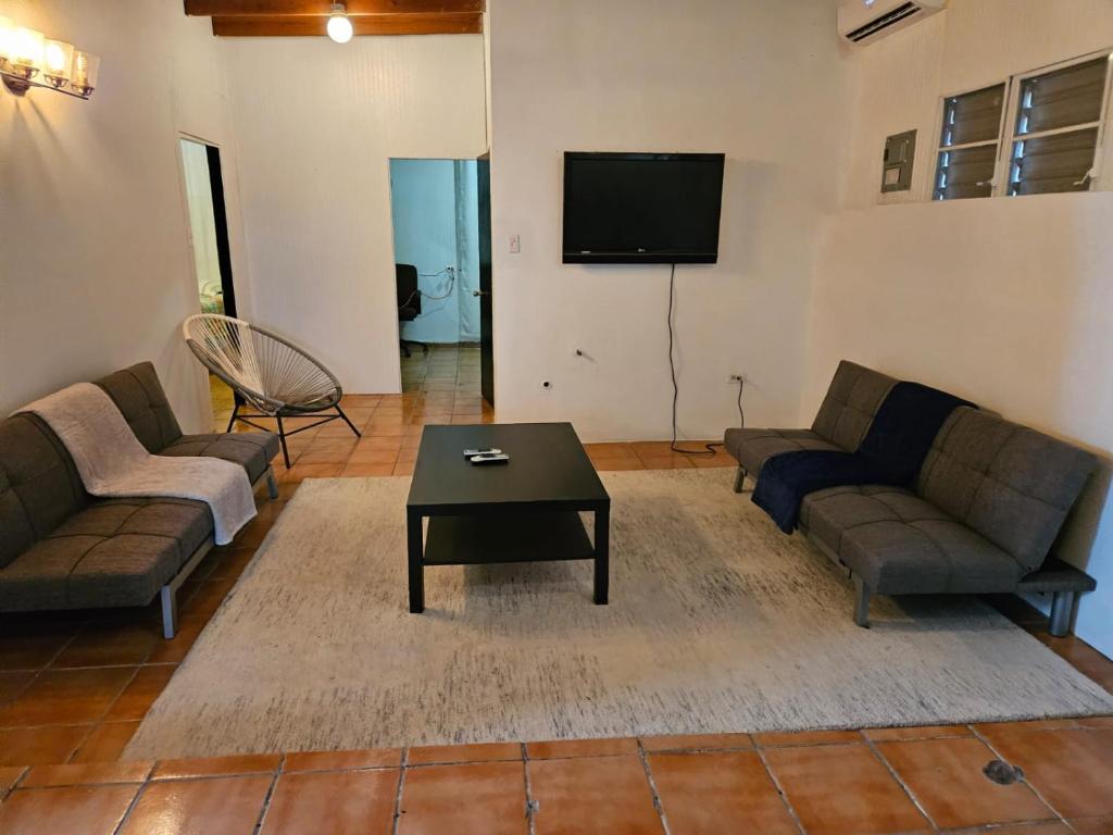 Newly remodeled Economical 5BR, Third floor photo 2