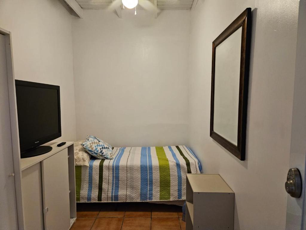 Newly remodeled Economical 5BR, Third floor photo 3