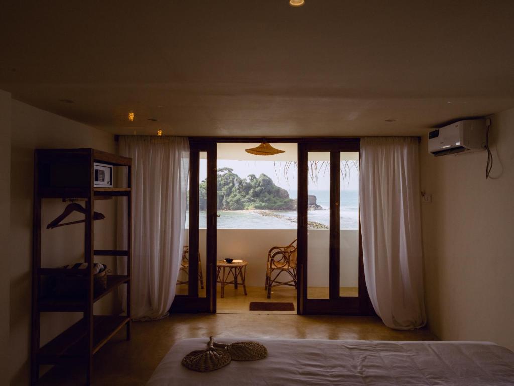 Blue Waves Surf Hotel Sri Lanka