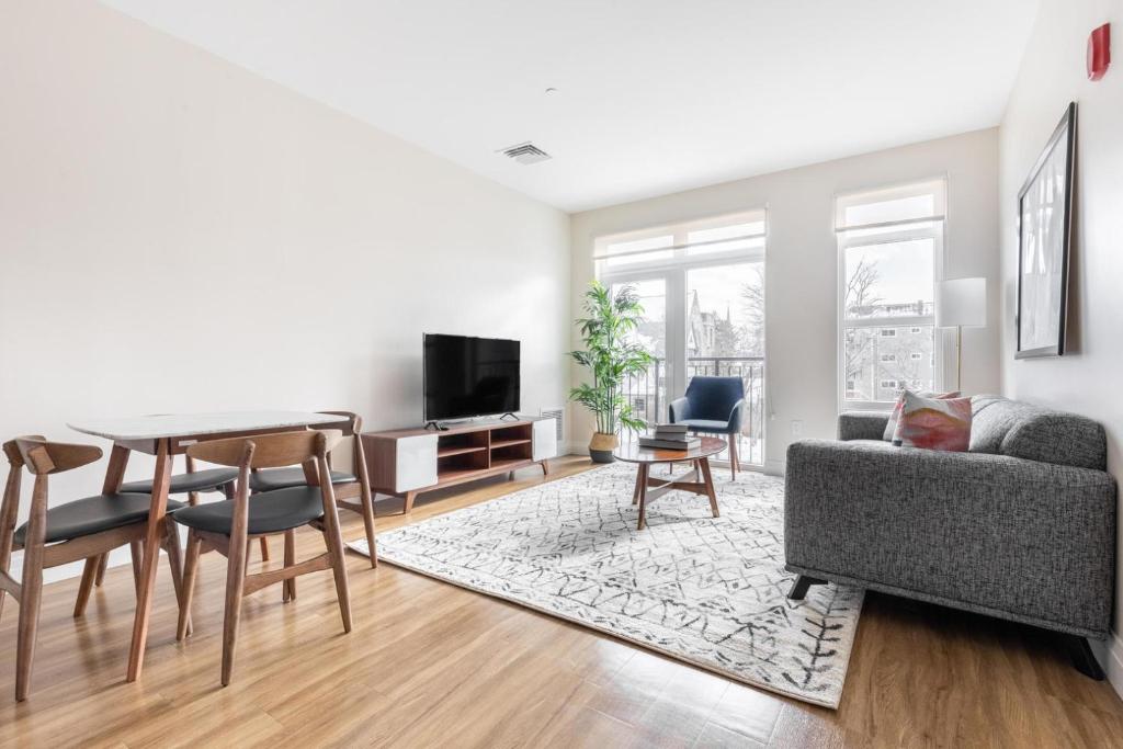 Newton 2br w wd nr dining shopping BOS-975 photo 1