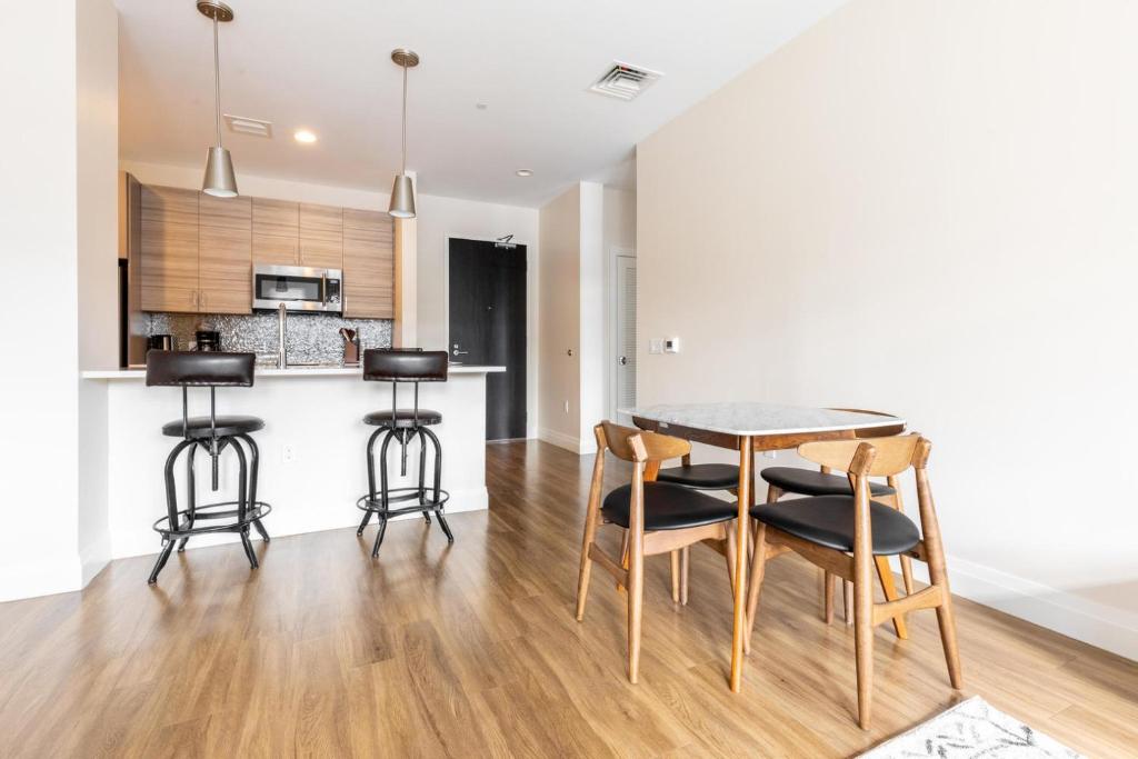Newton 2br w wd nr dining shopping BOS-975 photo 3