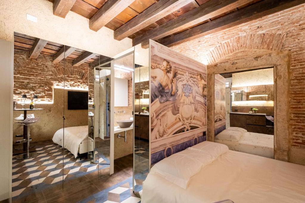 Verona Deluxe Boutique Room - Tap to explore photos