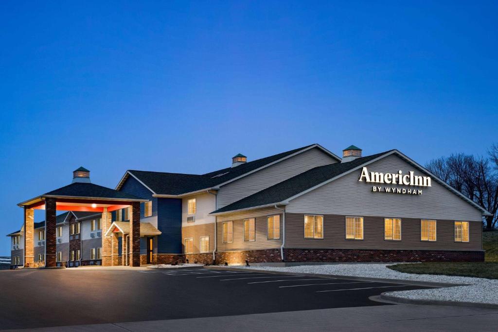 AmericInn by Wyndham Williamsburg photo 2