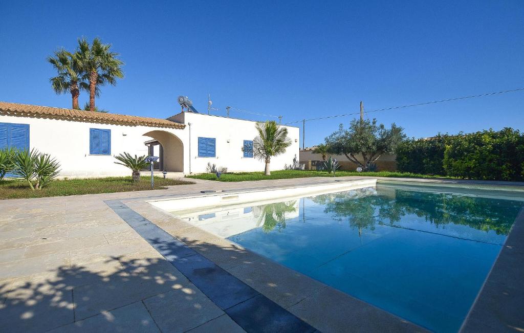 Cozy Home In Donnalucata With Private Swimming Pool, Can Be Inside Or Outside