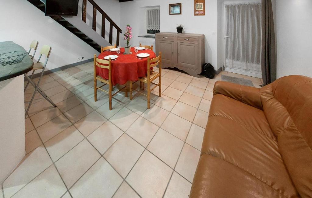 1 Bedroom Nice Home In Plounvez-modec photo 2