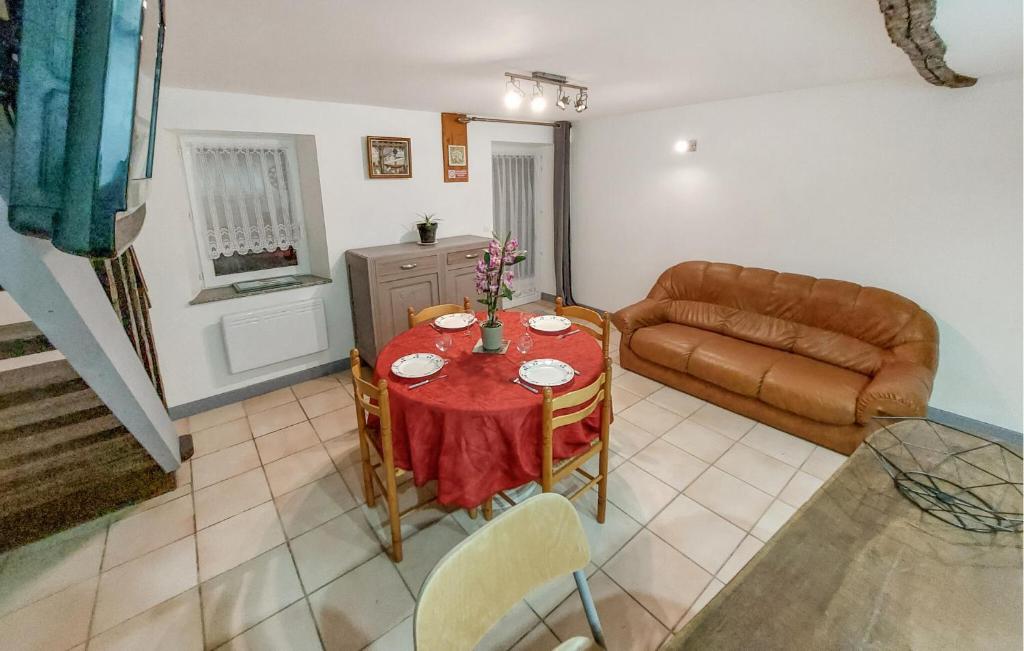 1 Bedroom Nice Home In Plounvez-modec photo 4