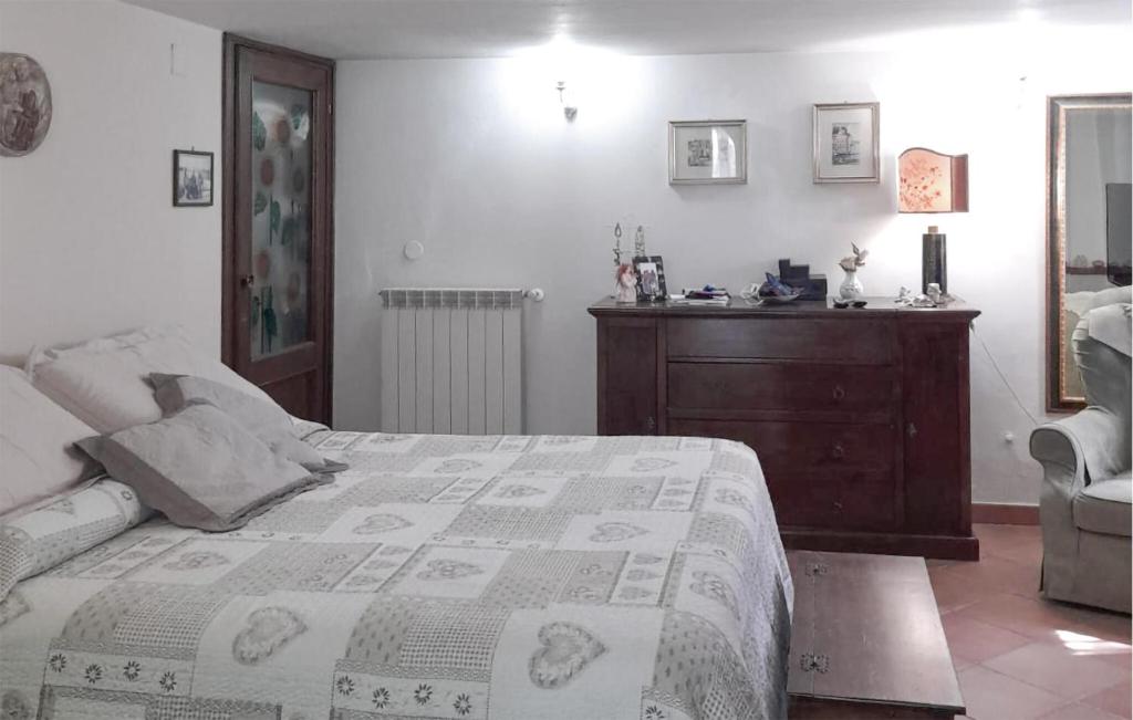 Cozy Apartment In Montescudaio With Kitchen photo 1