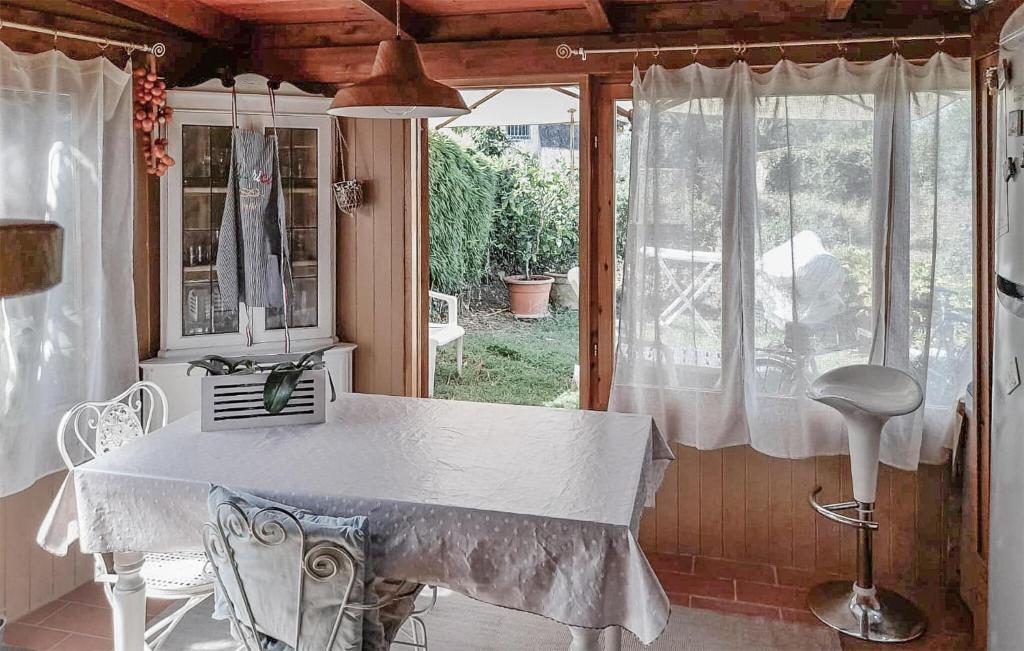 Cozy Apartment In Montescudaio With Kitchen photo 2