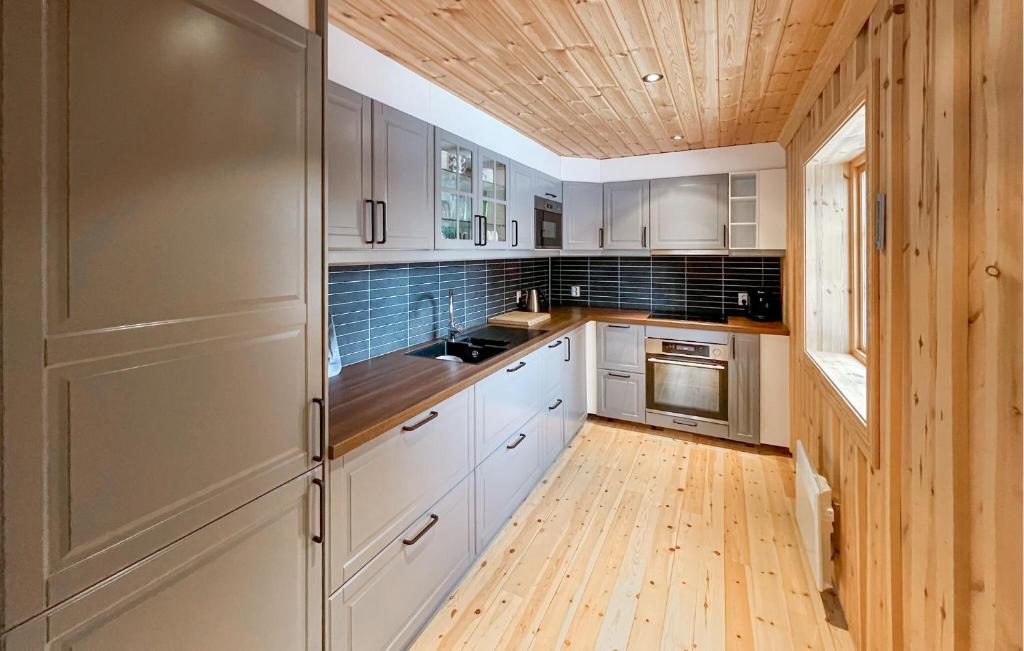 2 Bedroom Gorgeous Home In Aust- Torpa photo 3