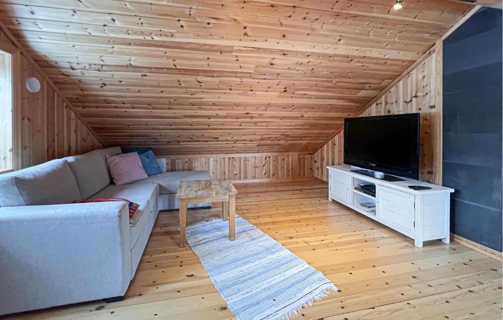 2 Bedroom Gorgeous Home In Aust- Torpa photo 4