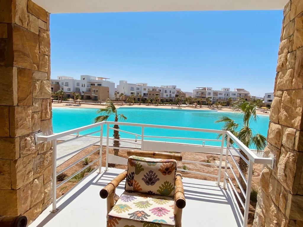 Swan Lake Crystal Lagoon View Chalet photo 4