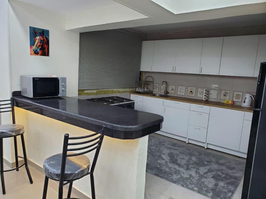 Stylish 3 bedroom apartment near pyramids photo 1