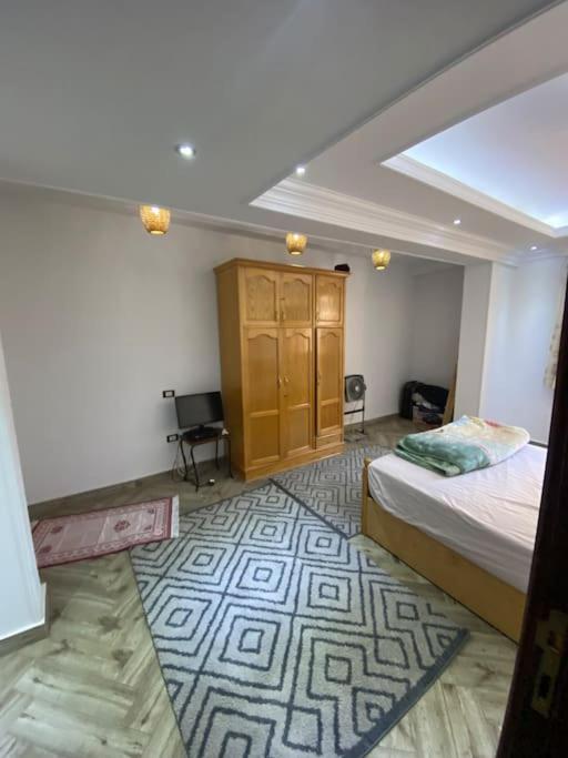 Shared Apartment close to airport garden view منزل مشترك بالقرب من المطار مطل على حديقة - Tap to explore photos