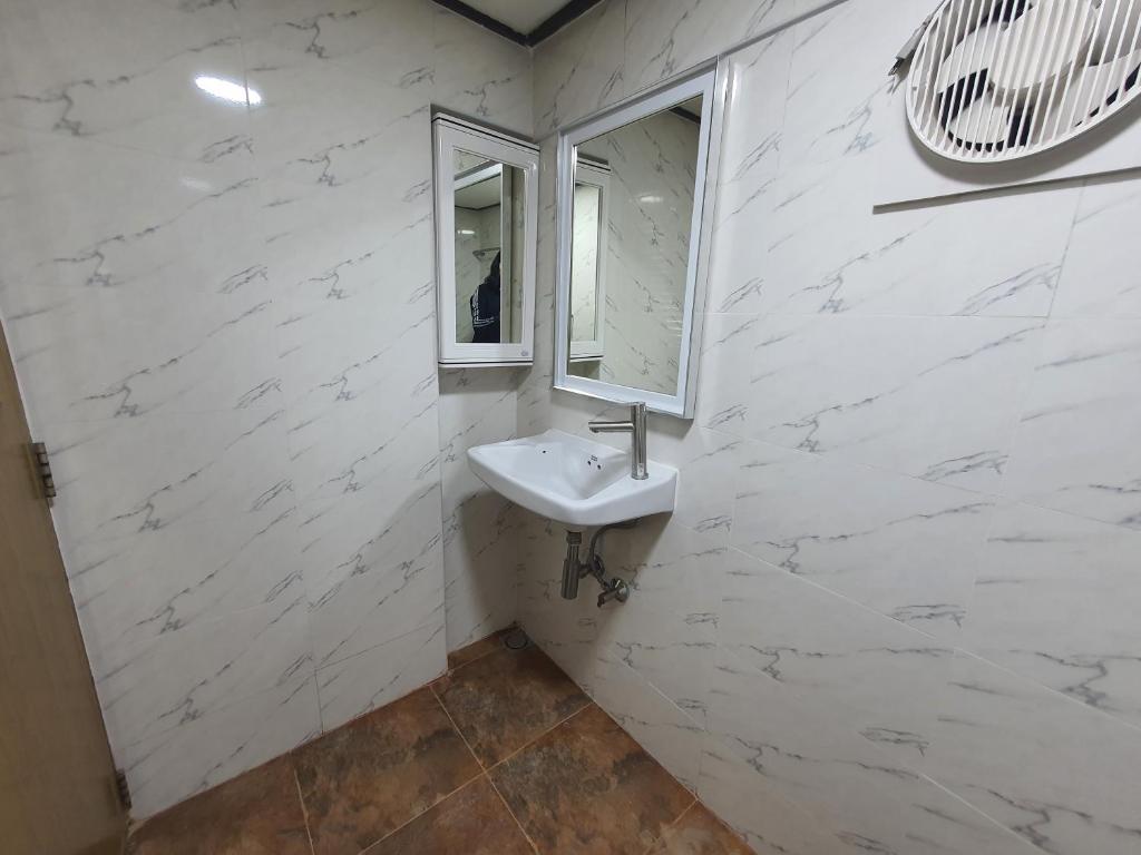 3 BR Cozy Home Skytrain View BKK photo 4