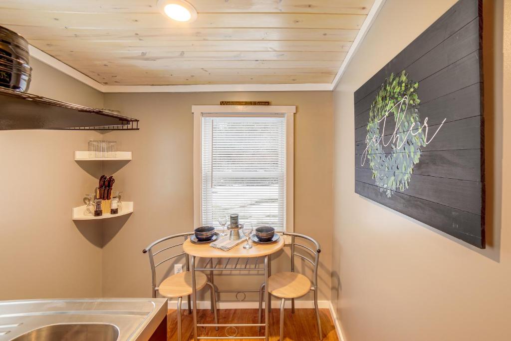 Cozy Holland Studio with Deck Near Lake Michigan! photo 3