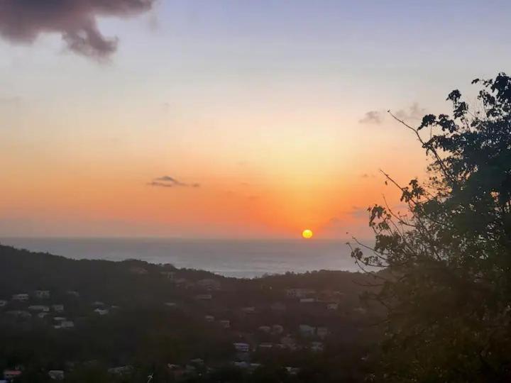 Nia's Hillside Loft - Exquisite Views photo 1