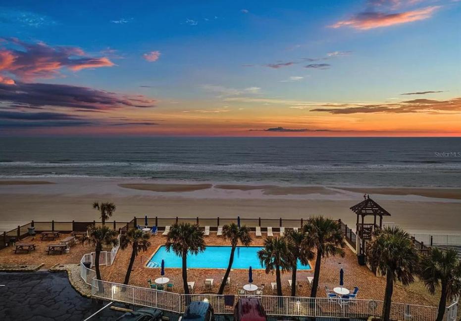 OCEAN FRONT Condo Daytona Beach!