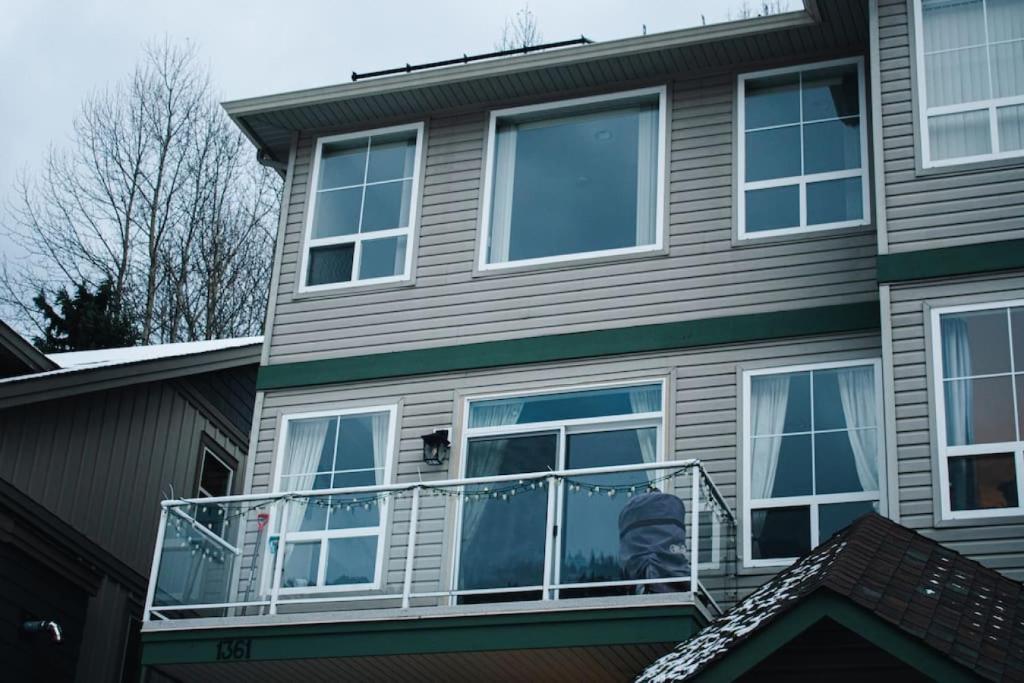 Burfield Lodge, Ski In Ski Out with Hot Tub photo 4