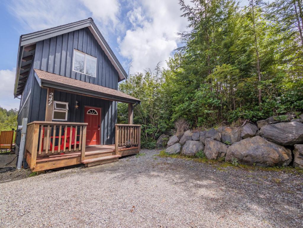Bear Coast, Cabin with Hot Tub, Patio, and Waterview photo 1