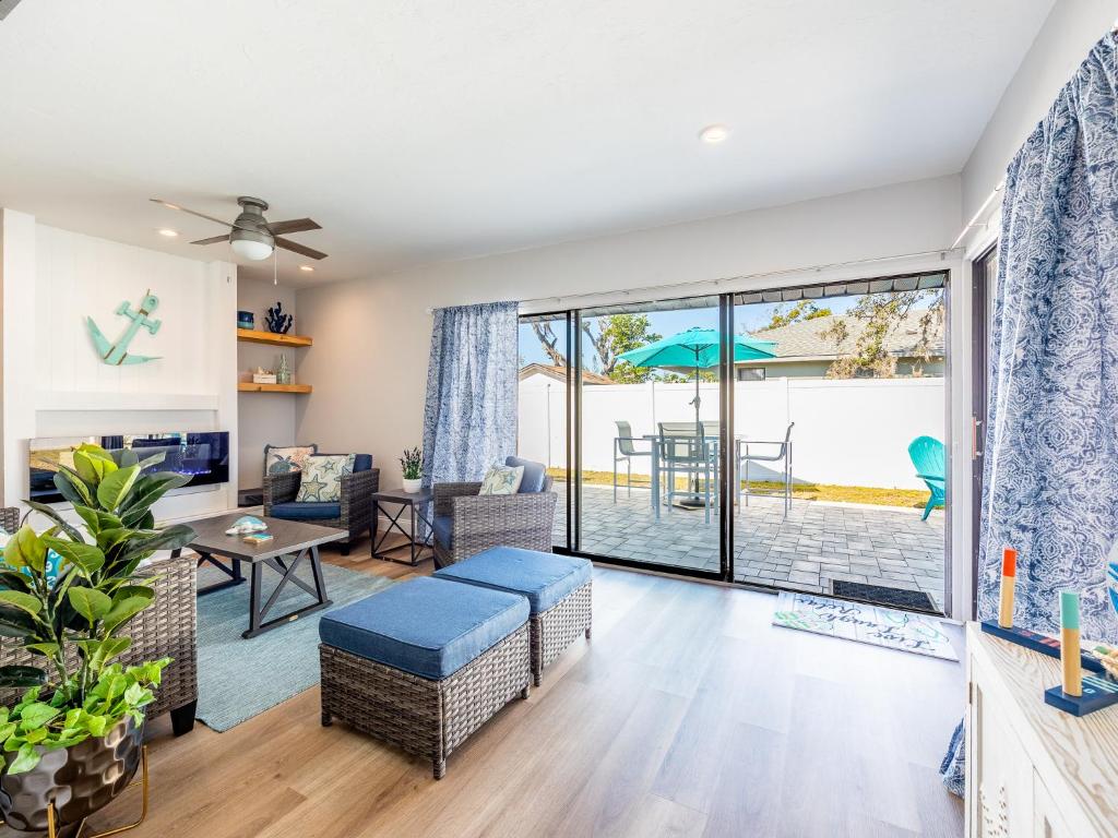 Venice 3 Bedroom Luxury Home, Completely Renovated, 5 Star Rated - 10Mins to Beaches photo 1